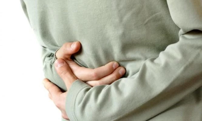 Παλινδρόμηση χολής: Ποια τα συμπτώματα – Τι την προκαλεί